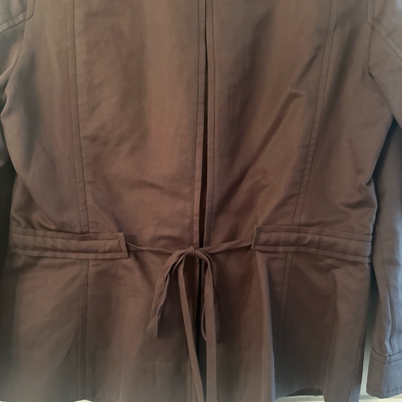 HUGO BOSS jacosa in chocolate. US size 8. Arm length 20” jacket length 20” - Picture 4 of 8